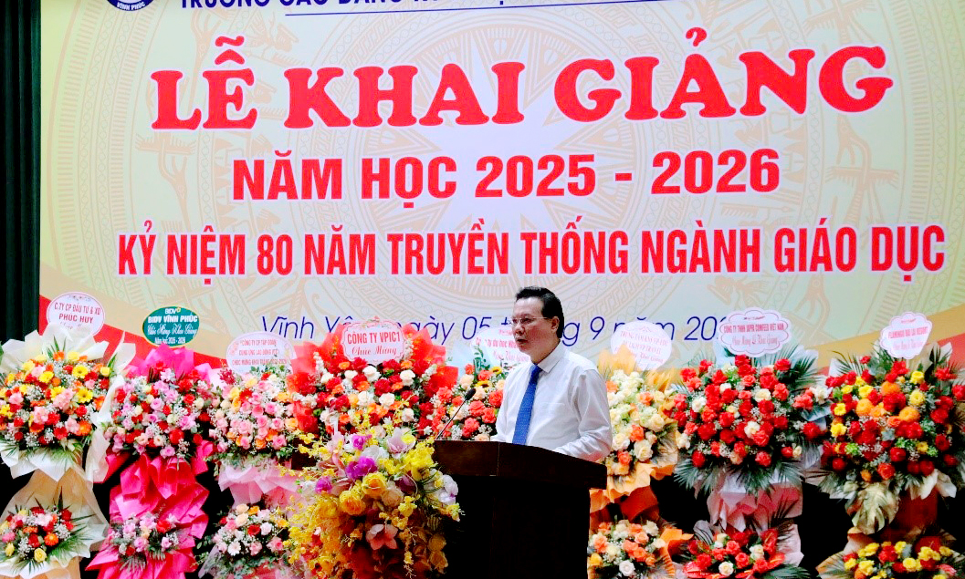 Thầy Giáo, Tiến sỹ Hà Vũ Tuyến, Bí thư Đảng ủy, Hiệu trường Nhà trường phát biểu tại Lễ khai giảng năm học 2025 - 2026.