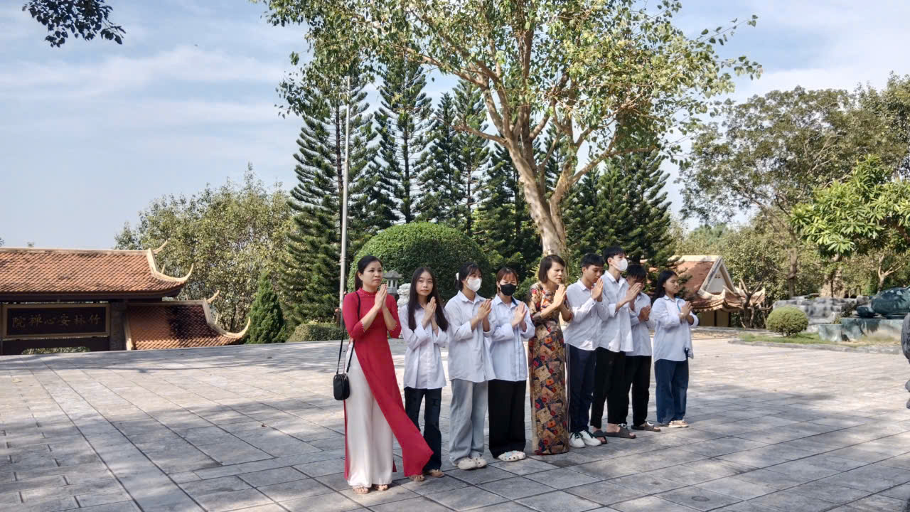 Niềm vui nhận học bổng – Ghi nhận nỗ lực học sinh VCET vượt khó vươn lên